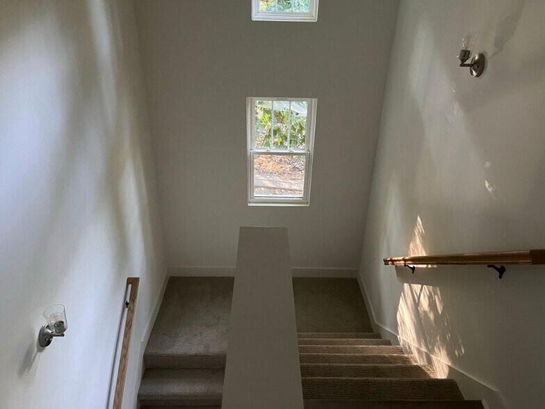 Building Photo - 432 Bluegrass Ave