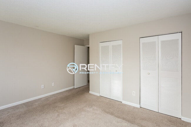 Building Photo - 11045 Hunter Trail Ln