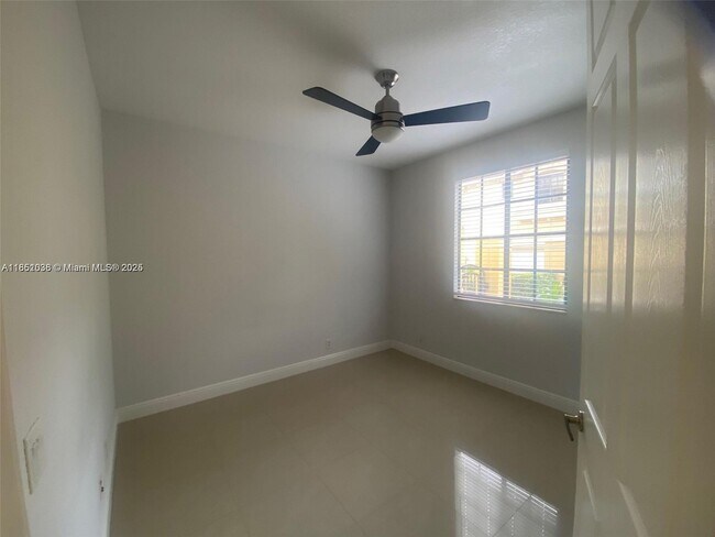 Building Photo - 1605 Passion Vine Cir