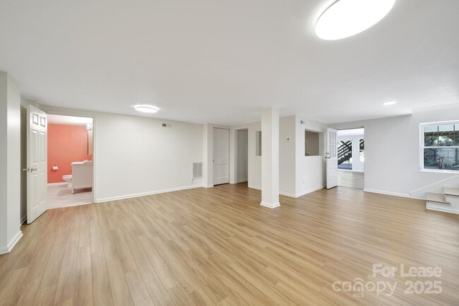 Building Photo - 3222 Clark St