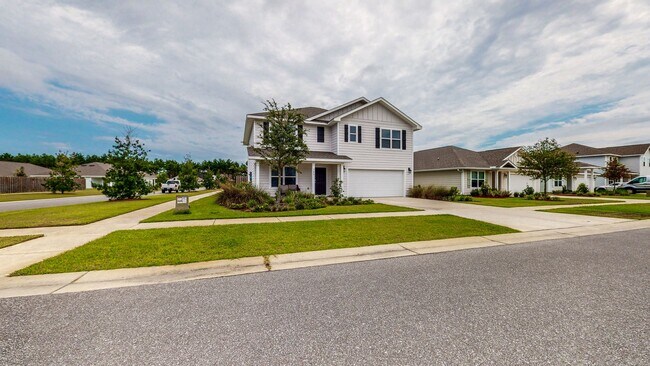 Building Photo - 5 Bedroom / 3 Bathroom Home  in Hammock Bay w/Fenced in Yard