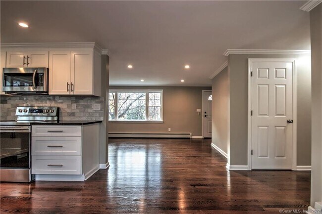 Building Photo - 29 Horseshoe Dr