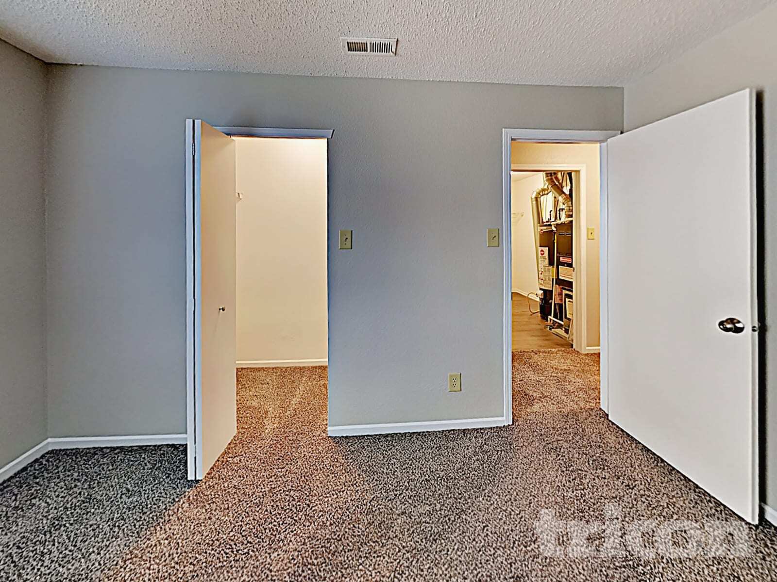 Building Photo - 2875 Ludwig Dr