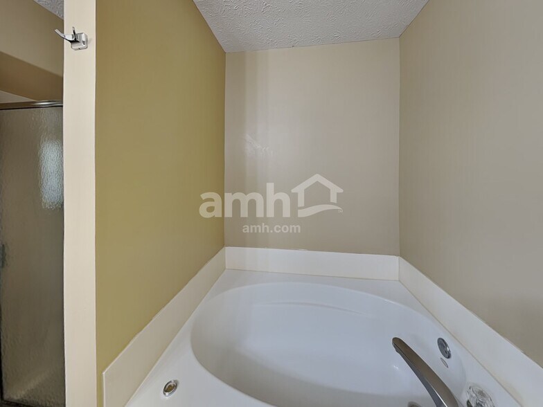 Building Photo - 2493 Monarchy Ln