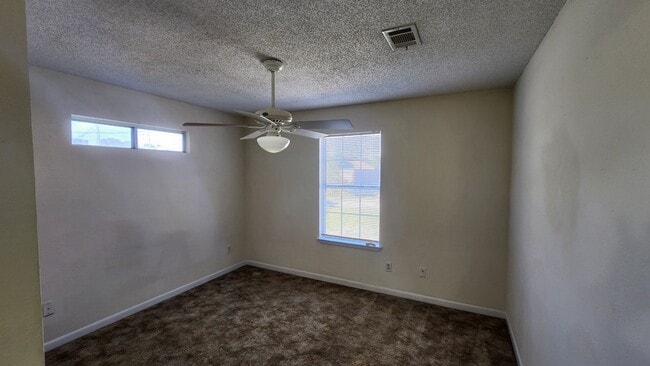 Building Photo - 2318 Beech St