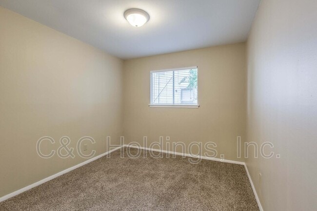 Building Photo - 212 201st E Ave