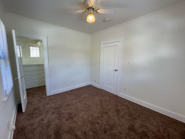Building Photo - Charming 2nd-Floor 1BR in Alhambra | New Carpet, Granite Counters & Free Laundry!