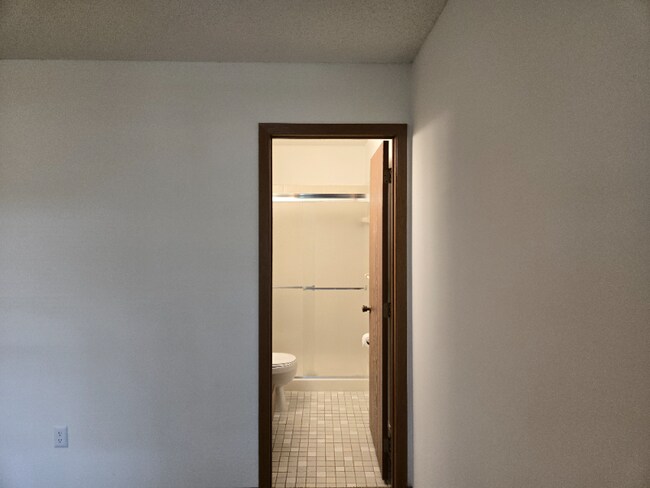 Building Photo - 6471 Hummingbird Ln