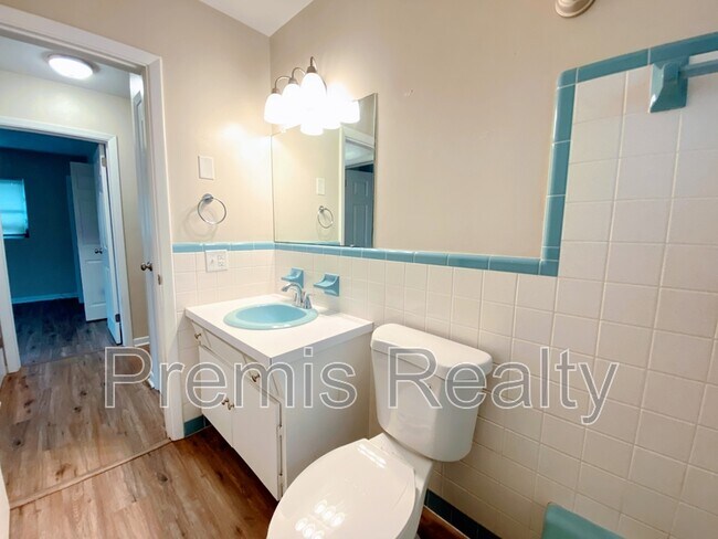 Building Photo - 1121 Mary Jane Ln