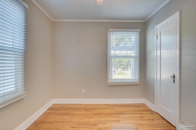 Building Photo - 2303 N 20th Ave