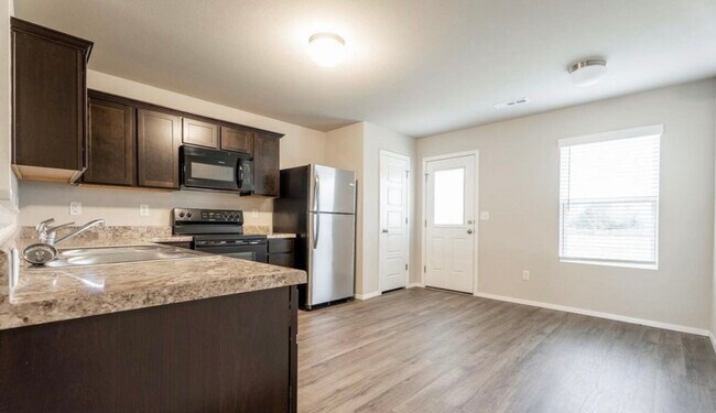 Building Photo - 1239 Oak St