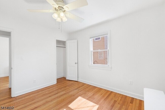 Building Photo - 83 Chestnut Hill Dr W