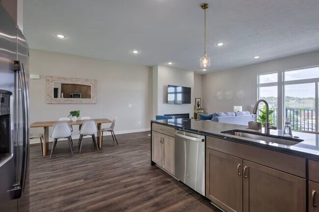 Building Photo - Fully Furnished Modern 3BR Retreat | Penthouse + Skyline Views