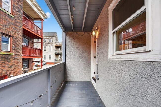 Building Photo - 25 Main St