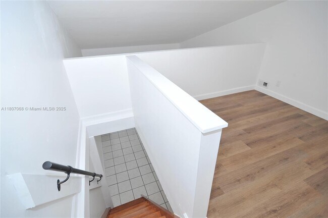 Building Photo - 9427 Fontainebleau Blvd