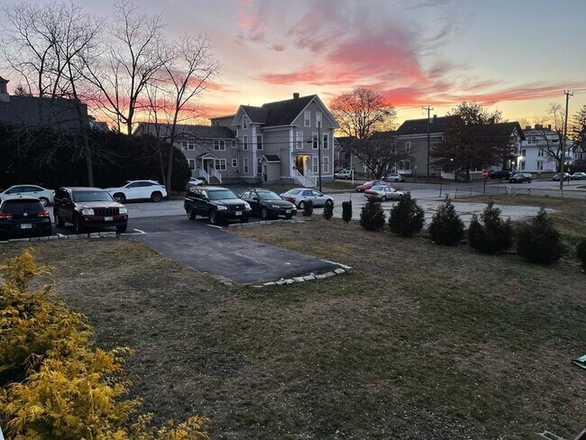 Building Photo - 114 Walnut St