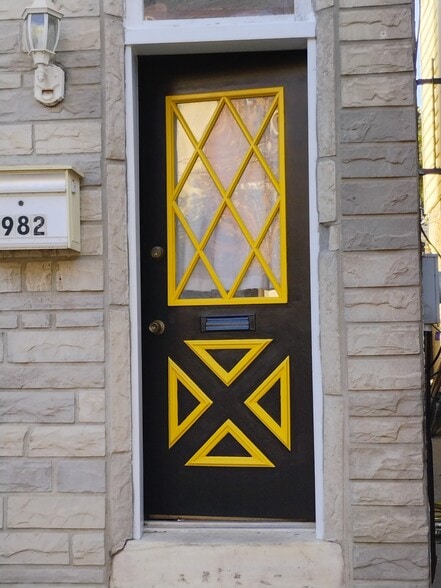 Primary Photo - 982 N Randolph St