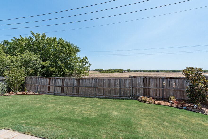 Building Photo - 550 Laurel Ln