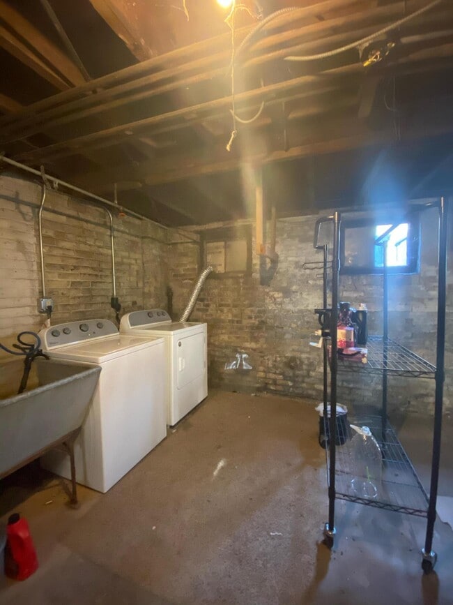 Building Photo - 1759 N Arlington Pl