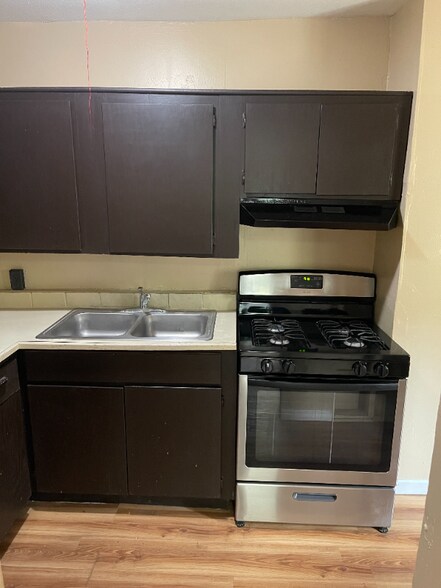 Building Photo - 100 N M St