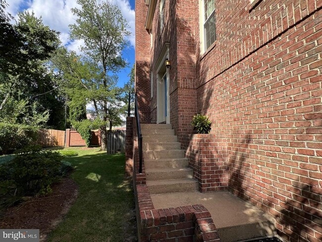 Building Photo - 8156 Boss St