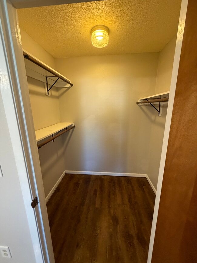 Building Photo - 817 Tanager Rd