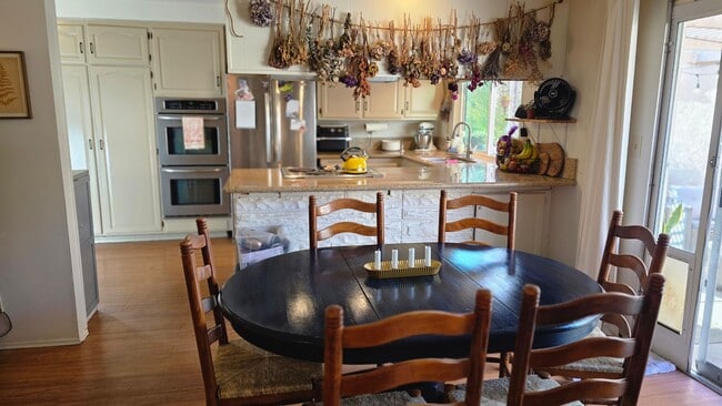 Building Photo - Spacious 4-Bedroom 2 Bath Home with a Large, Serene Backyard and Courtyard.