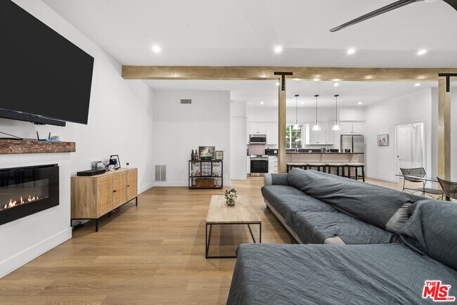 Building Photo - 5656 Penfield Ave