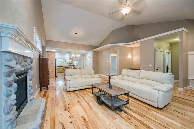 Building Photo - Beautiful Home In Hidden Springs