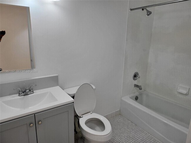 Building Photo - 14611 N Kendall Dr