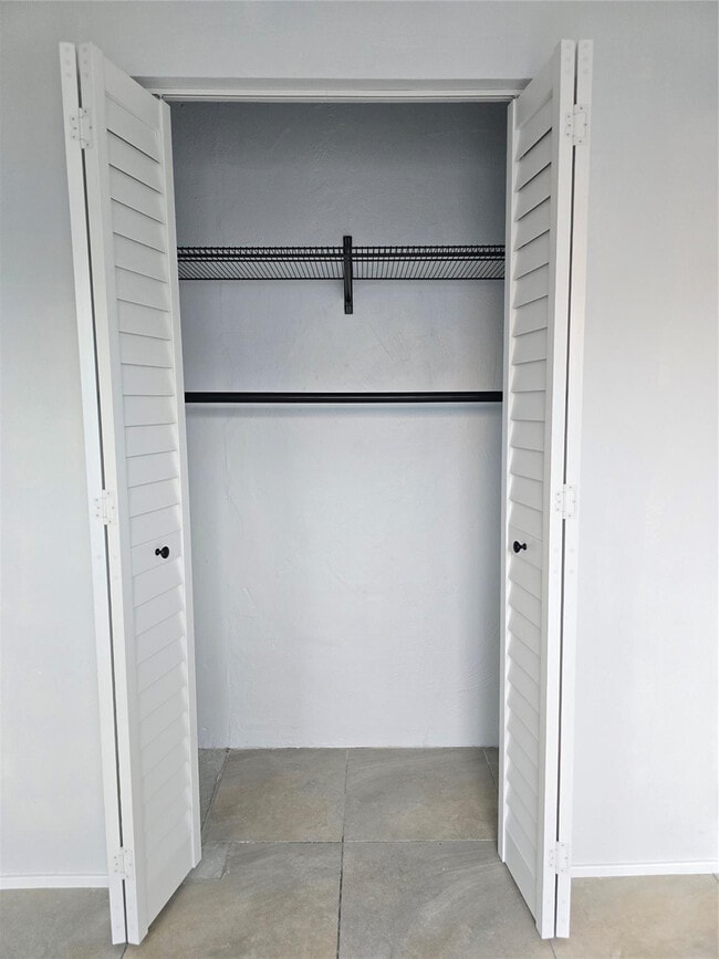 Building Photo - 5020 E 10th Ave