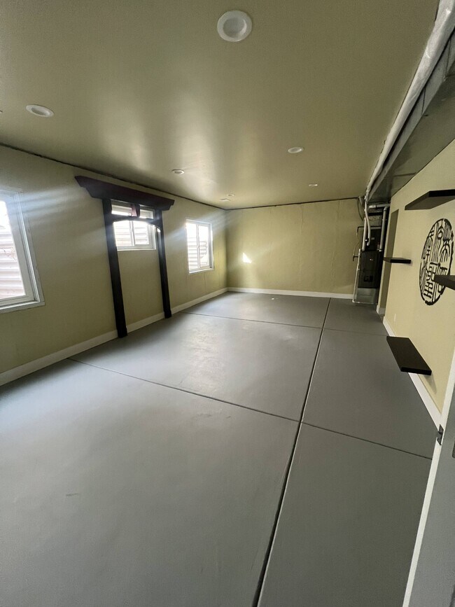 Building Photo - 730 6th St