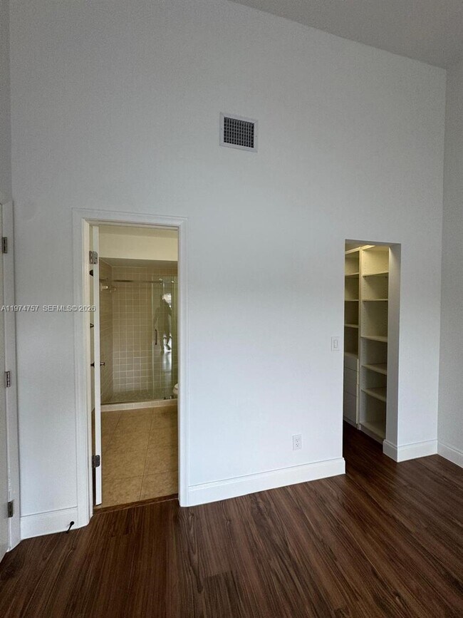 Building Photo - 5763 N Park Rd