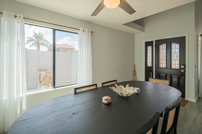 Building Photo - 10615 N 63rd Dr