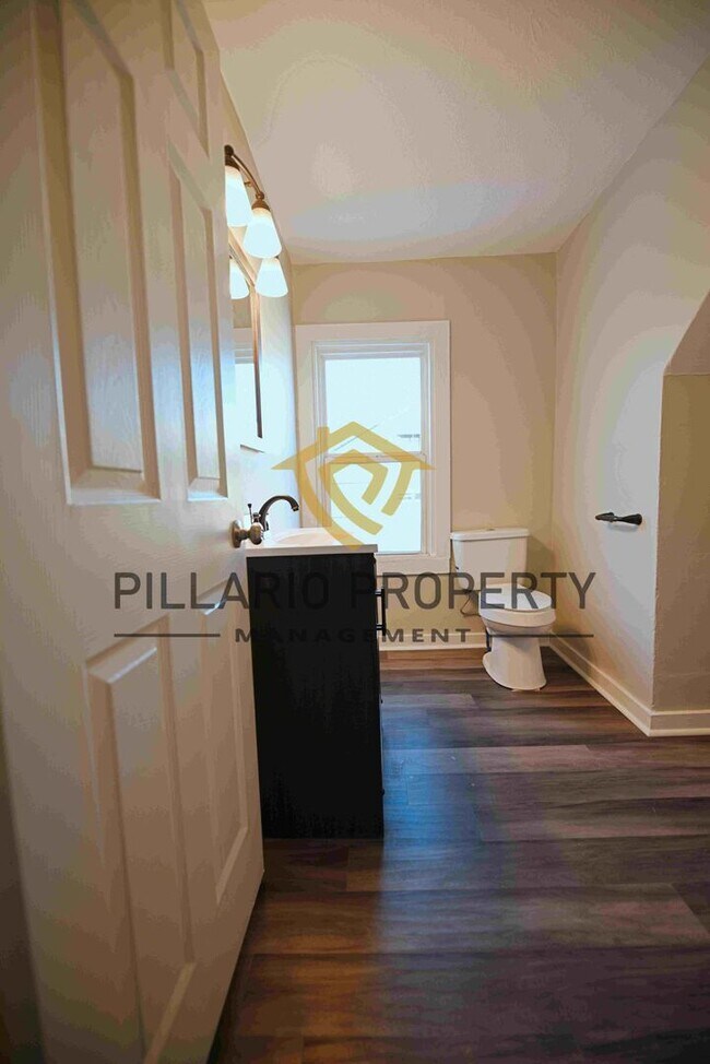 Building Photo - Close to Marion University, 3 Bedroom, 1.5...