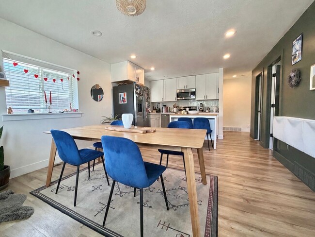 Building Photo - Updated 4-Bedroom Home in Salt Lake City!