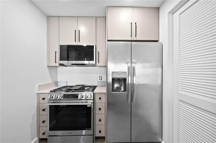 Building Photo - 3338 Peachtree Rd