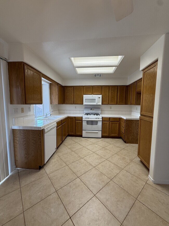 Building Photo - 4942 S Rinaldi Dr