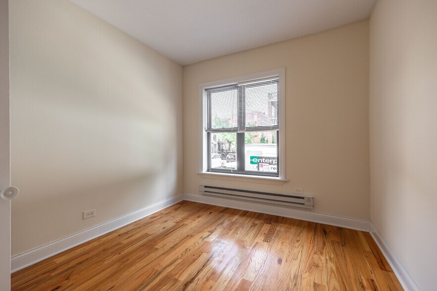 Building Photo - 951 W Cornelia Ave