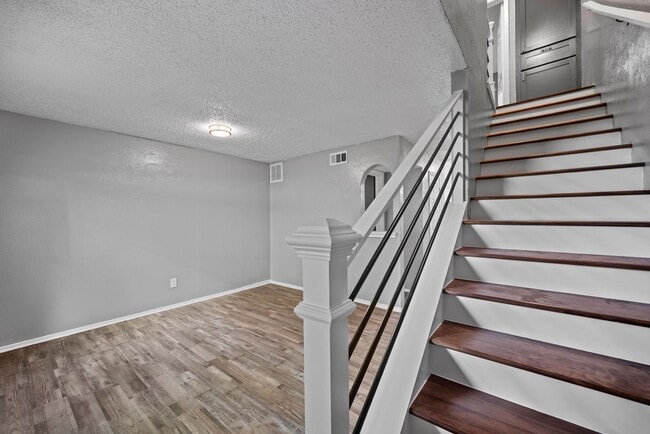 Building Photo - Diamond Villas