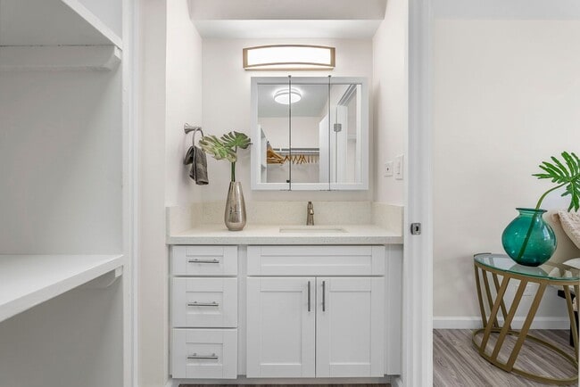 Building Photo - Coty Tower 703