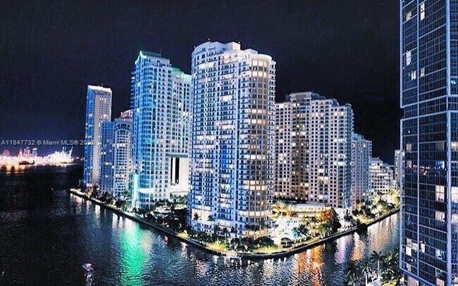 Building Photo - 475 Brickell Ave