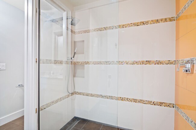 Building Photo - 2/2 with carport - fenced backyard