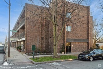 Building Photo - 4901 W Winona St