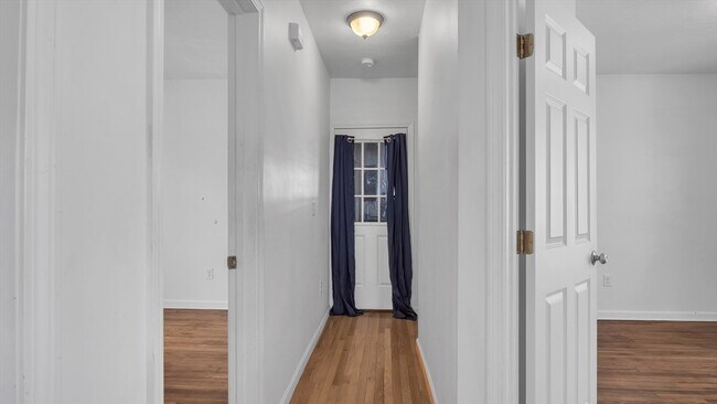 Building Photo - 1442 Main St