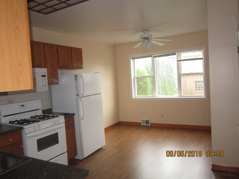 Building Photo - 4739 N Kildare Ave