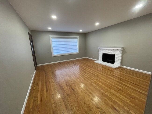 Building Photo - 1438 Myrtle Ave