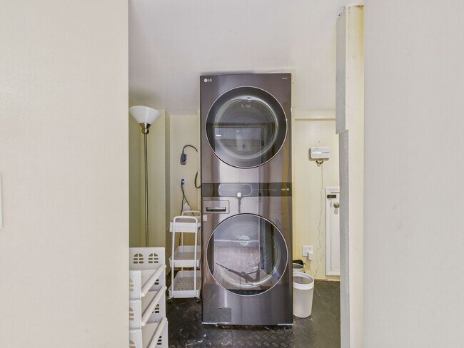 Building Photo - Beautiful serene and private Belmont home