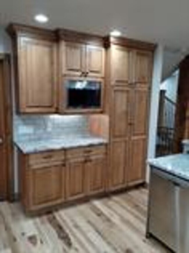 Building Photo - Spacious Cottonwood Heights Home with Vaulted Ceilings & Finished Basement