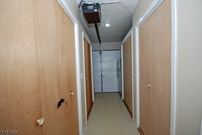 Building Photo - 25 Hughes Rd